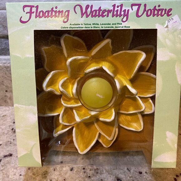 Floating Yellow Resin Water Lily Candle‎ Holder - Picture 1 of 3